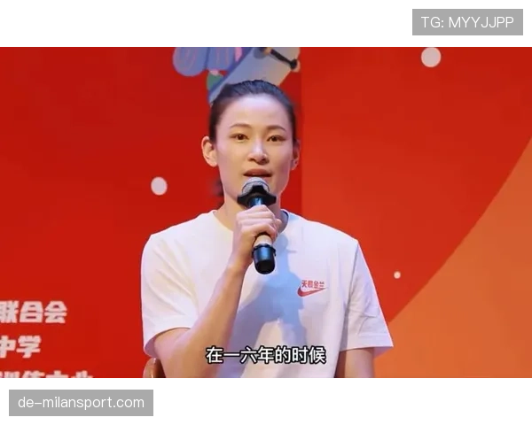 杨力维家的冰箱里只有蛋白粉和冰水